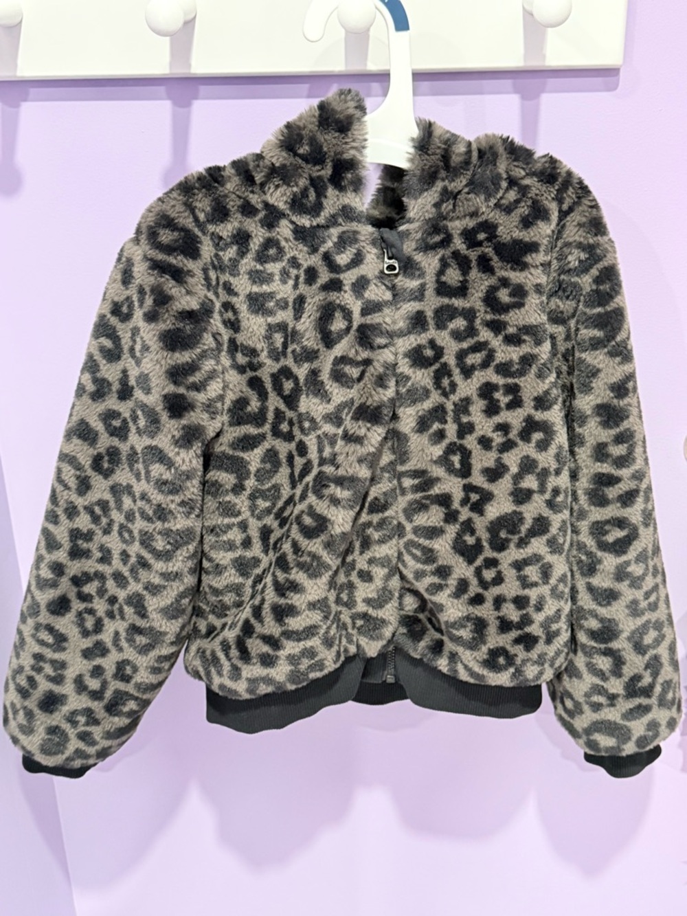 Splendid Girls (5T *Runs Small”) Gray and Black Faux Fur Leopard Jacket